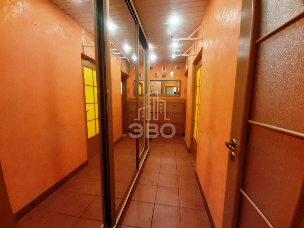 двухкомнатная квартира в Санкт-Петербурге по адресу: Маршала Казакова ул., 10, к 1