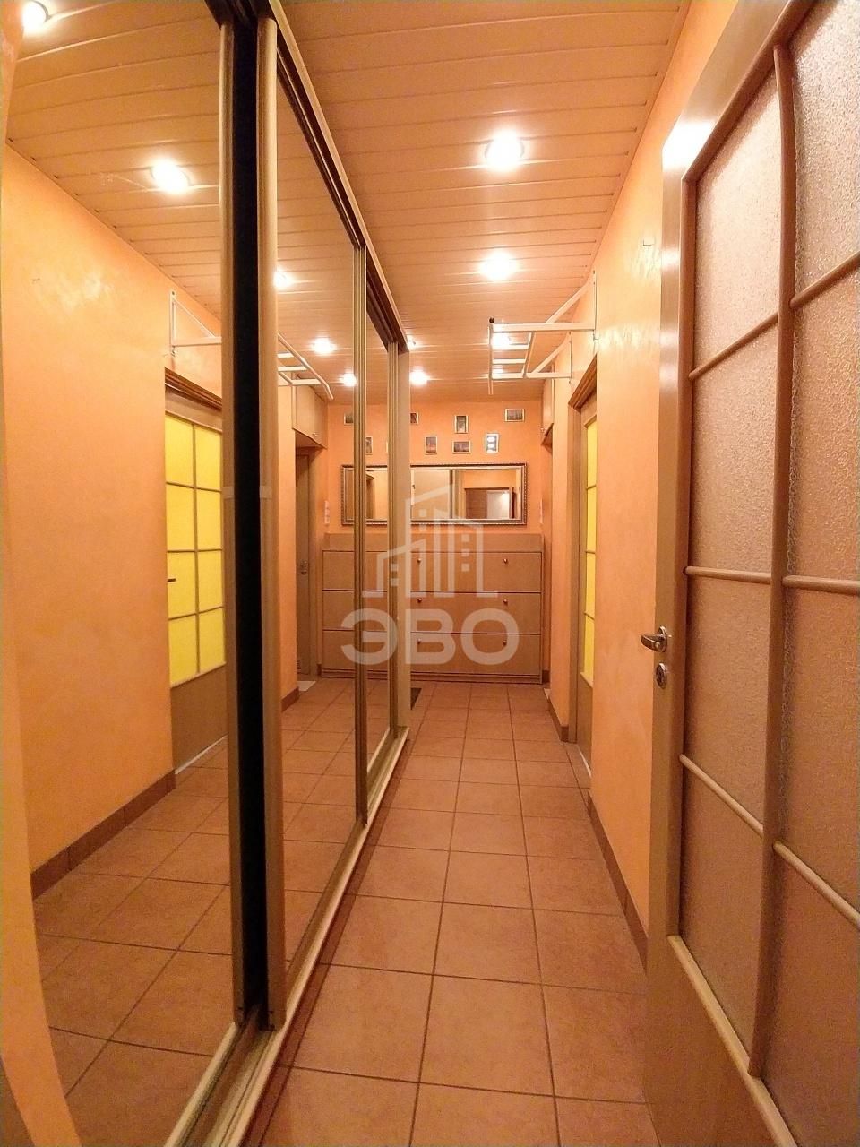 двухкомнатная квартира в Санкт-Петербурге по адресу: Маршала Казакова ул., 10, к 1