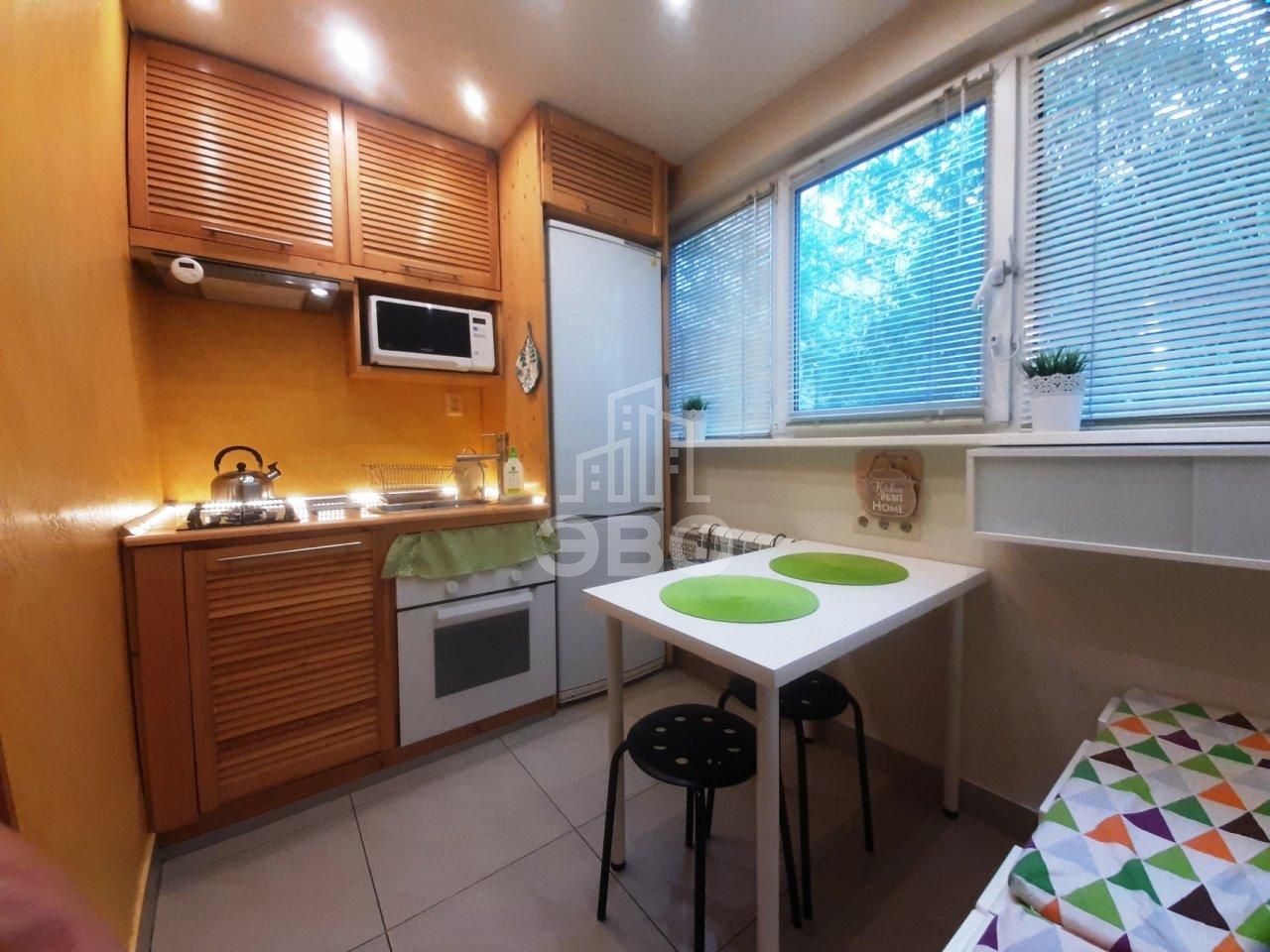 двухкомнатная квартира в Санкт-Петербурге по адресу: Маршала Казакова ул., 10, к 1