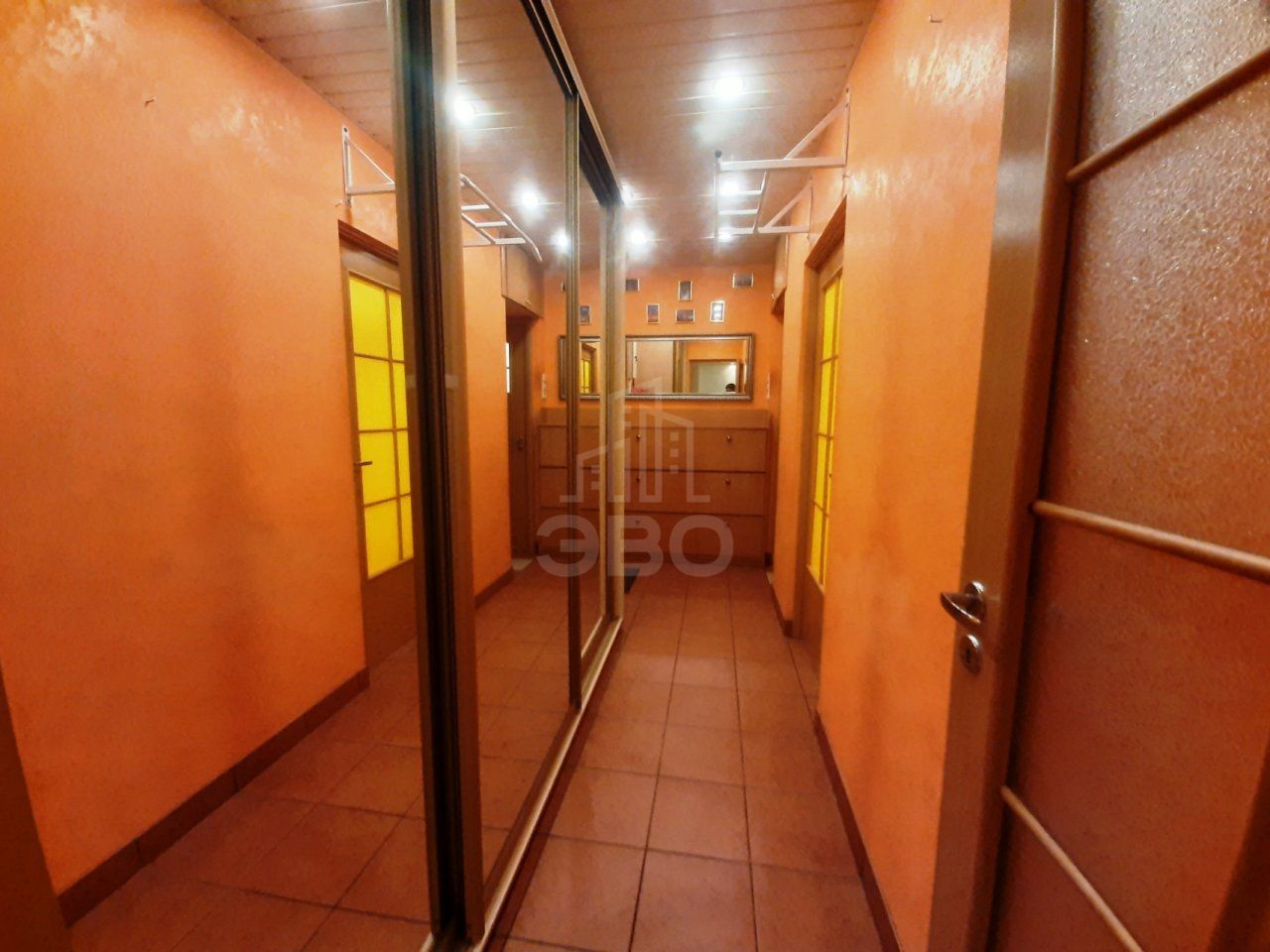 двухкомнатная квартира в Санкт-Петербурге по адресу: Маршала Казакова ул., 10, к 1