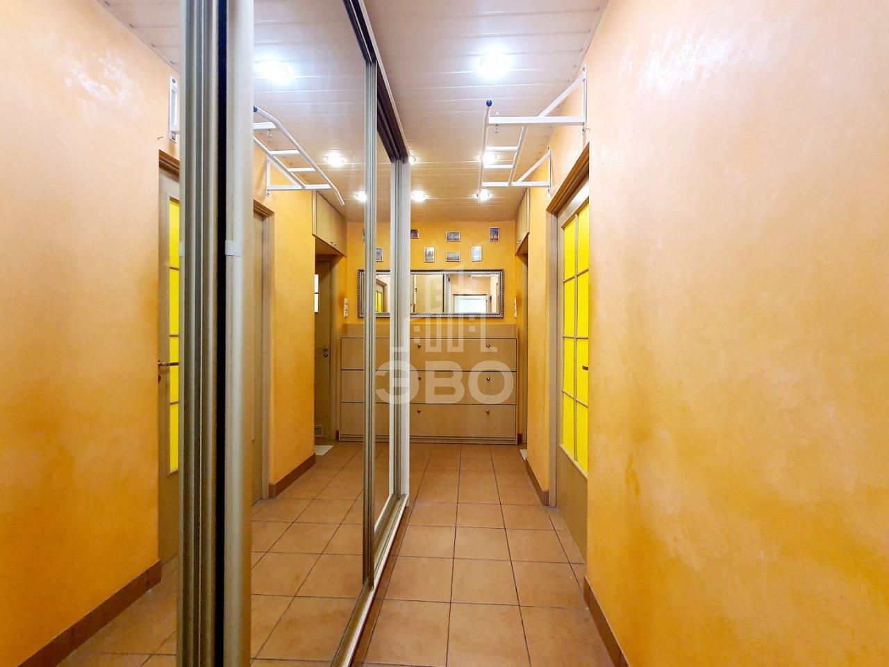 двухкомнатная квартира в Санкт-Петербурге по адресу: Маршала Казакова ул., 10, к 1