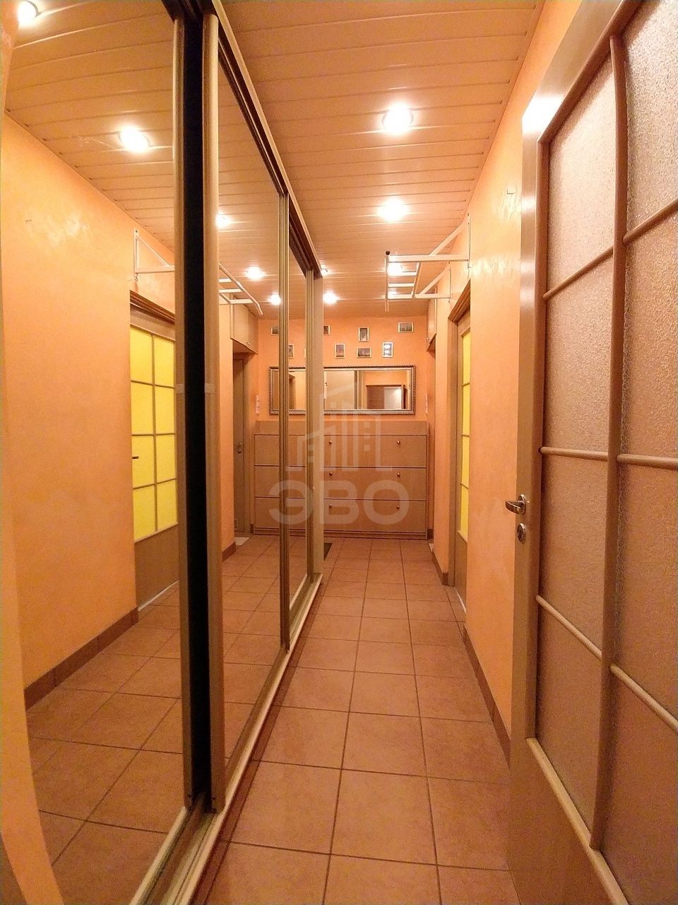 двухкомнатная квартира в Санкт-Петербурге по адресу: Маршала Казакова ул., 10, к 1