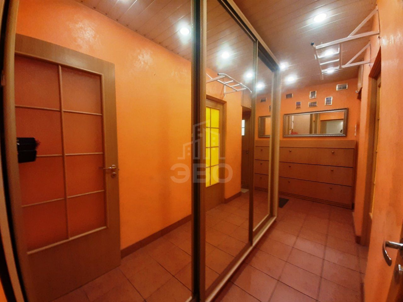 двухкомнатная квартира в Санкт-Петербурге по адресу: Маршала Казакова ул., 10, к 1