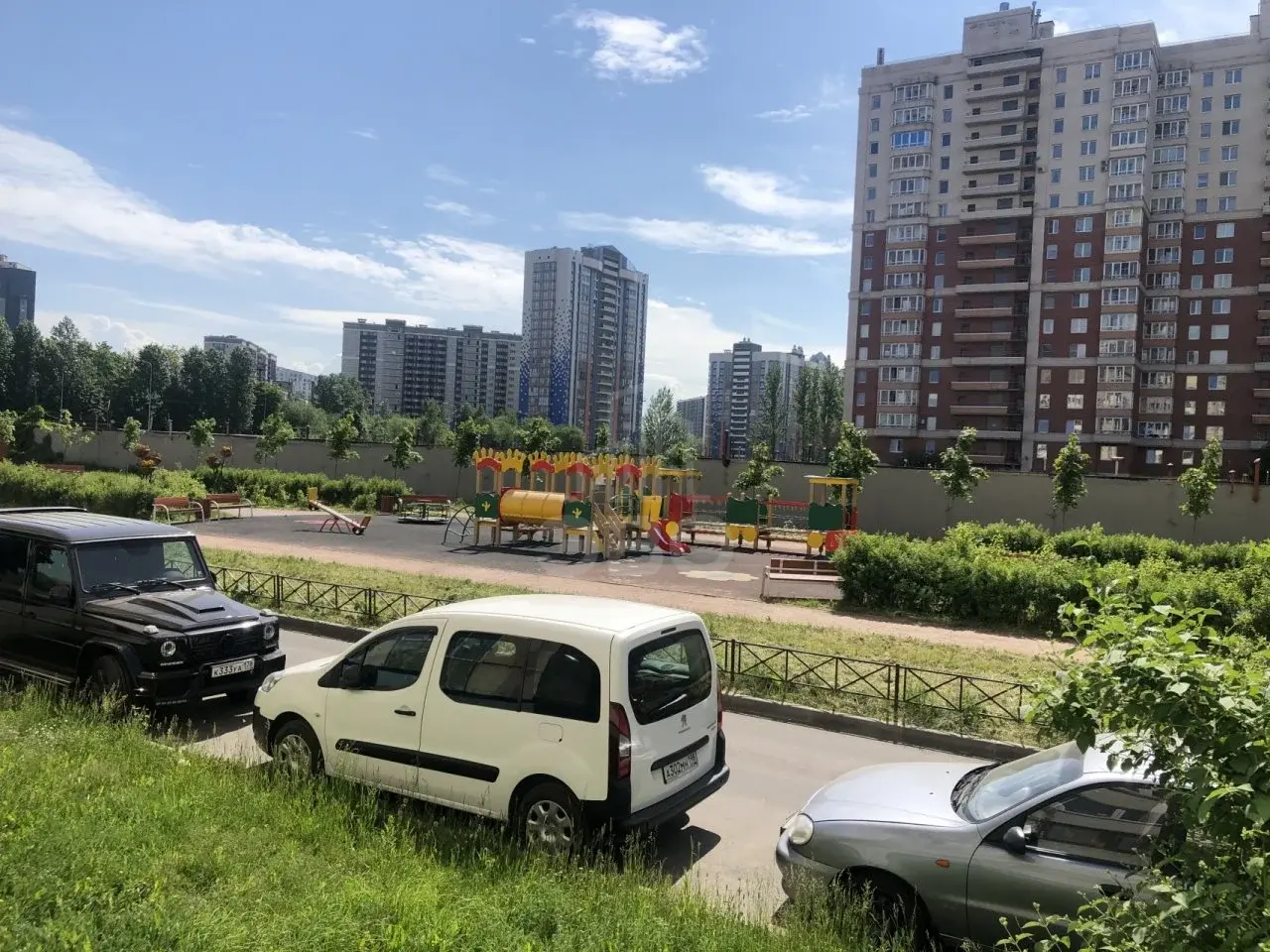 трехкомнатная квартира в Санкт-Петербурге по адресу: Дунайский проспект, 7