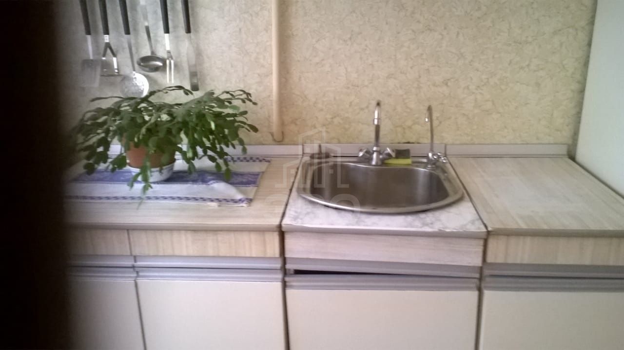 трехкомнатная квартира в Санкт-Петербурге по адресу: Маршала Казакова ул., 10