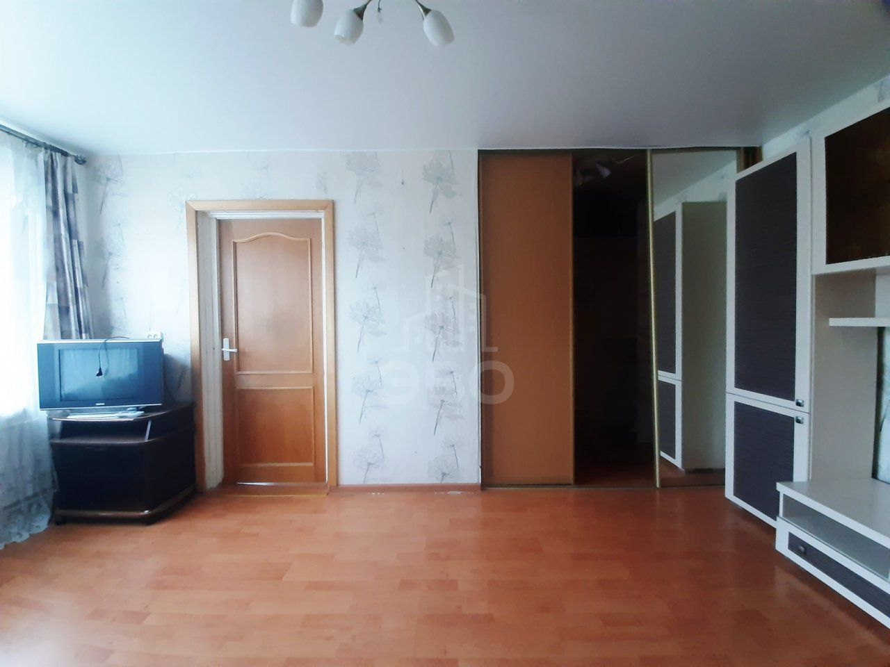 двухкомнатная квартира в Санкт-Петербурге по адресу: Школьная ул., 7