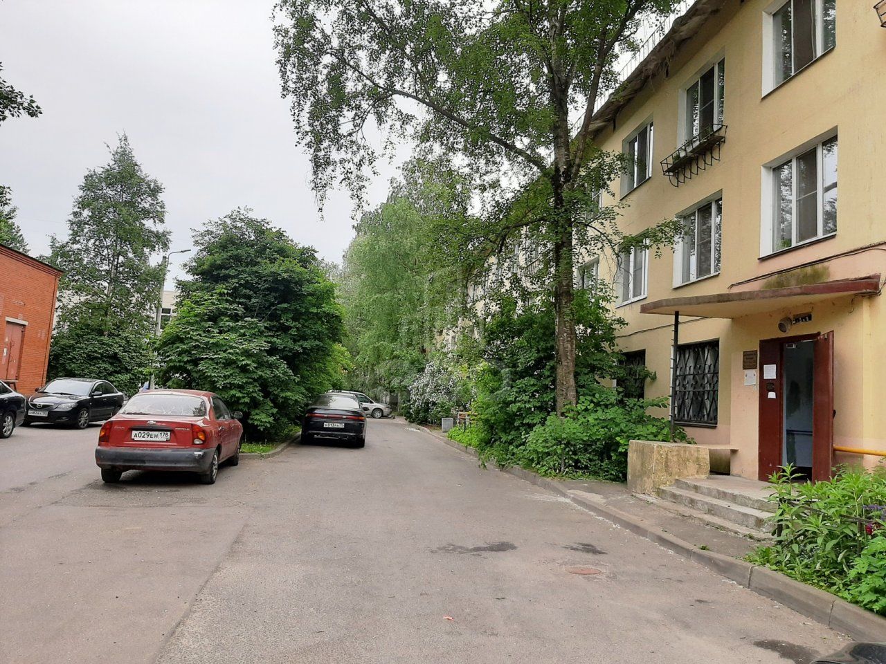 двухкомнатная квартира в Санкт-Петербурге по адресу: Школьная ул., 7