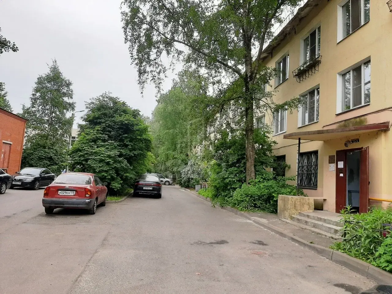 двухкомнатная квартира в Санкт-Петербурге по адресу: Школьная ул., 7