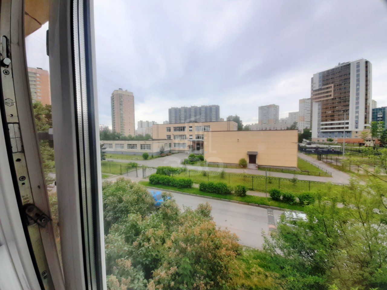 двухкомнатная квартира в Санкт-Петербурге по адресу: Школьная ул., 7