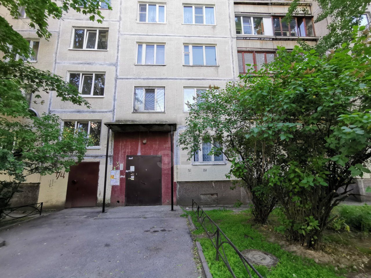 трехкомнатная квартира в Санкт-Петербурге по адресу: Хасанская ул., 14, к 1