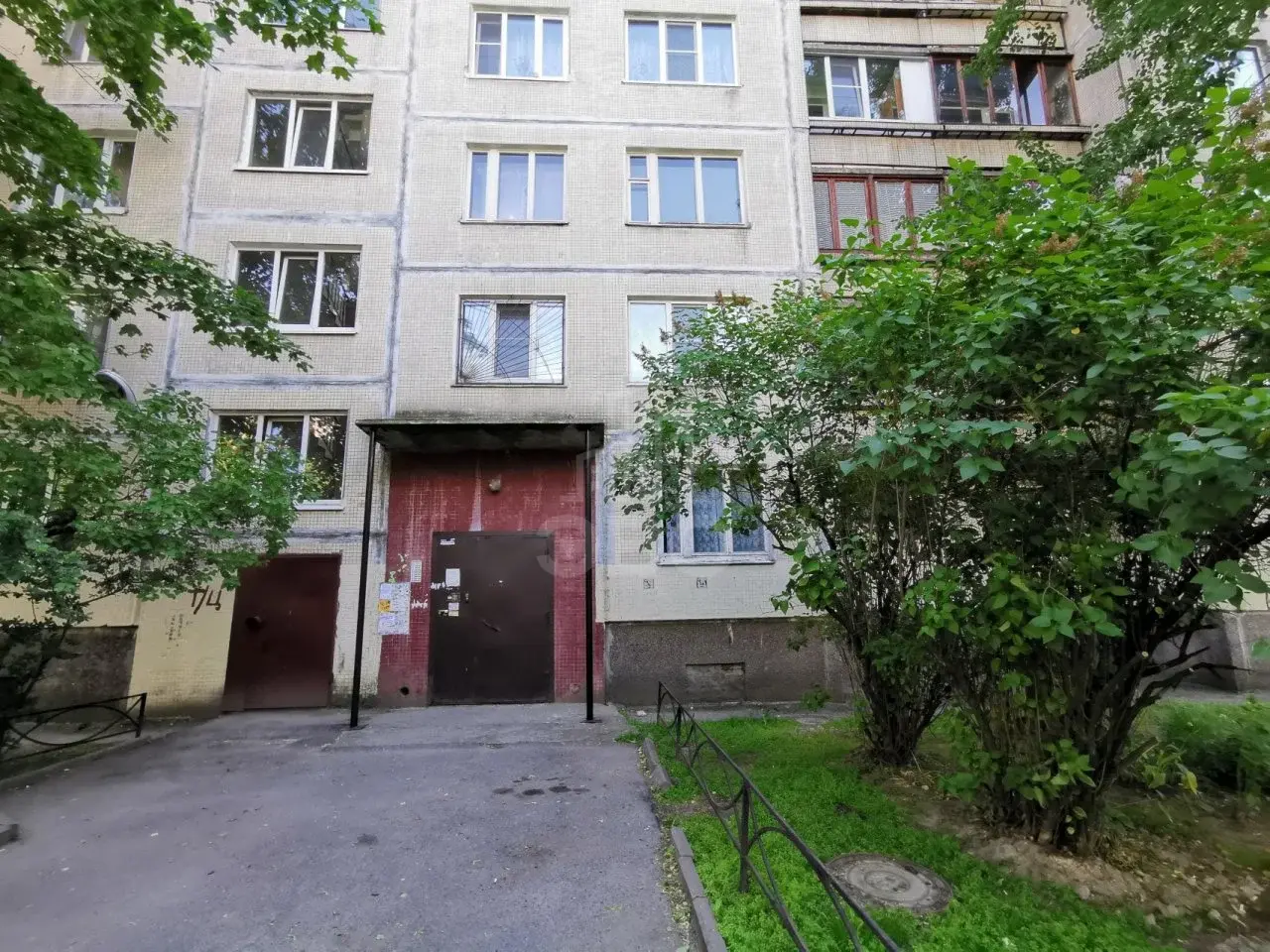 трехкомнатная квартира в Санкт-Петербурге по адресу: Хасанская ул., 14, к 1