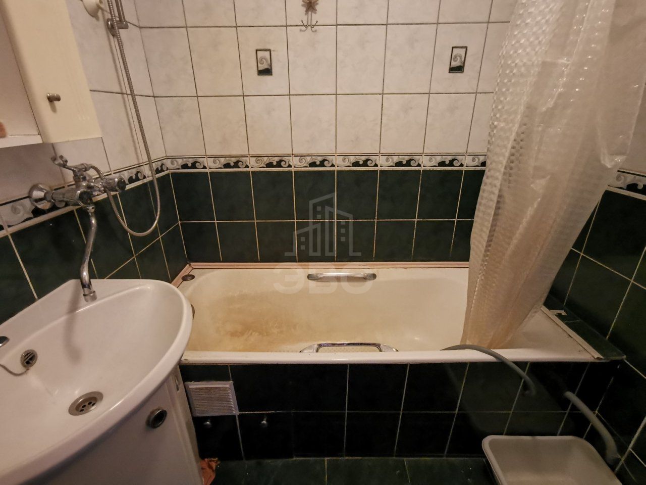 трехкомнатная квартира в Санкт-Петербурге по адресу: Хасанская ул., 14, к 1