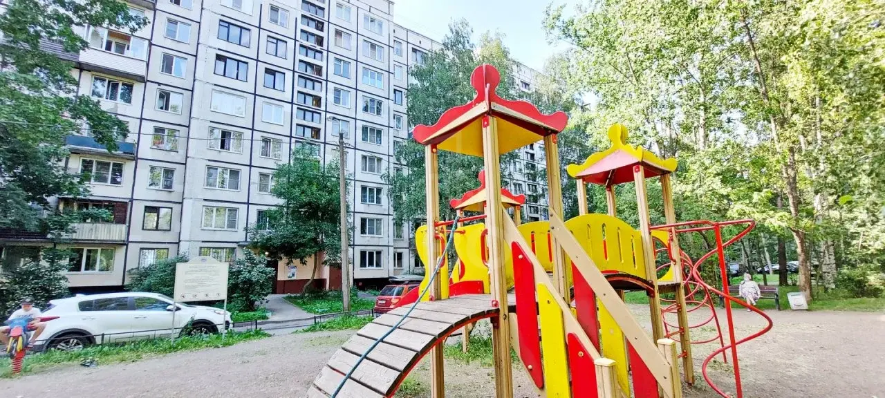 трехкомнатная квартира в Санкт-Петербурге по адресу: Гражданский проспект, 110, к 4