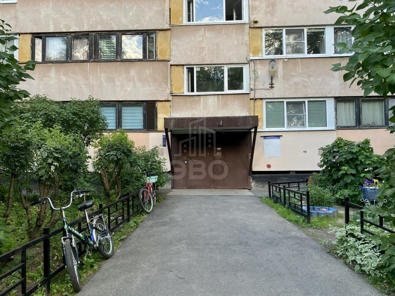 трехкомнатная квартира в Санкт-Петербурге по адресу: Художников проспект, 18, к 2