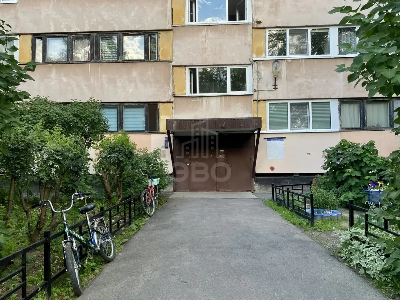 трехкомнатная квартира в Санкт-Петербурге по адресу: Художников проспект, 18, к 2