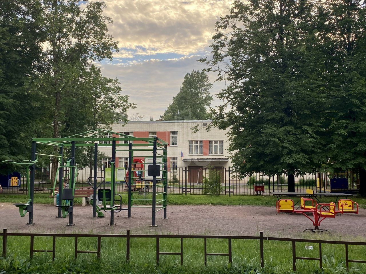 трехкомнатная квартира в Санкт-Петербурге по адресу: Художников проспект, 18, к 2