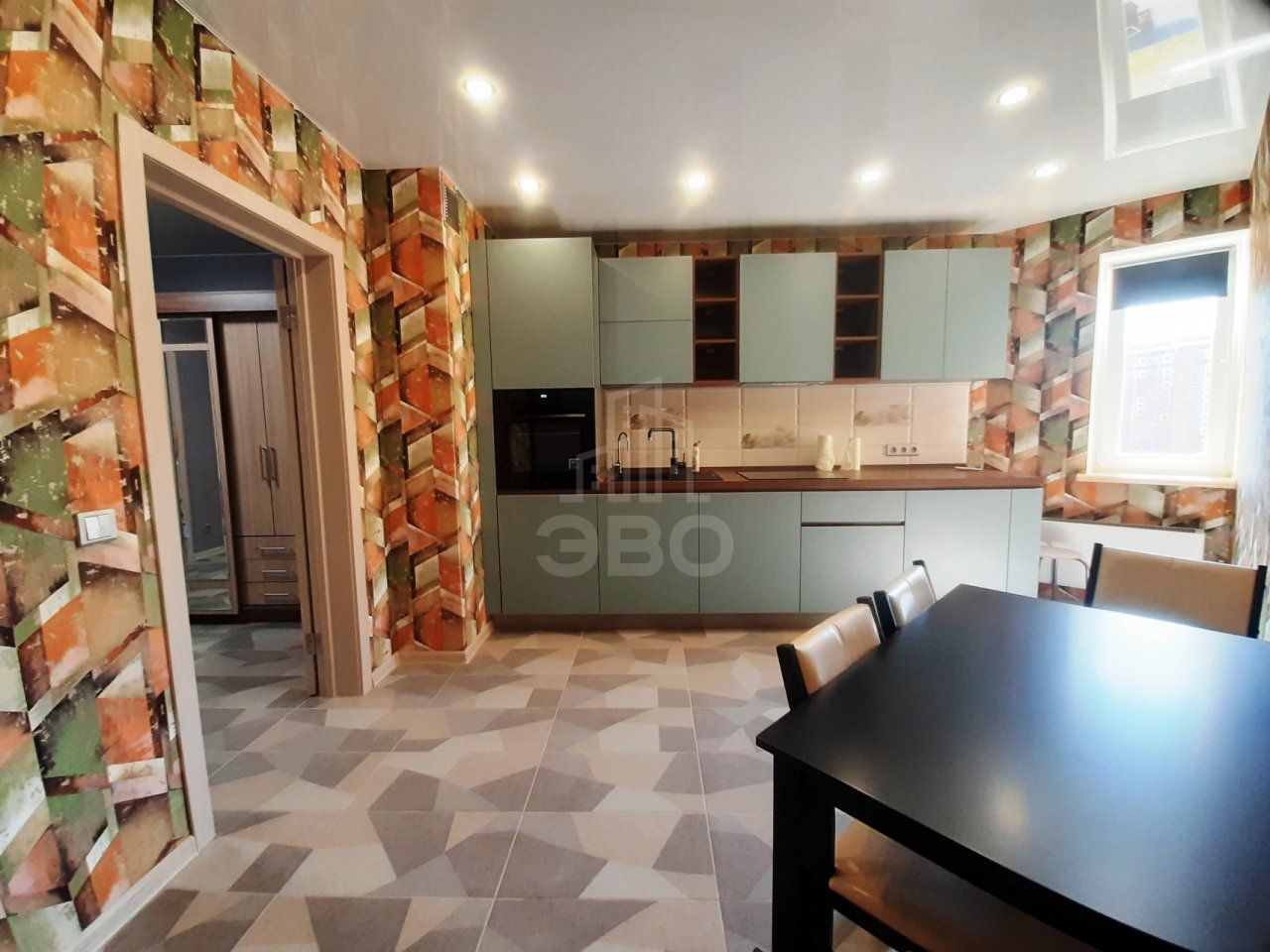 трехкомнатная квартира в Санкт-Петербурге по адресу: Королева проспект, 66, к 1