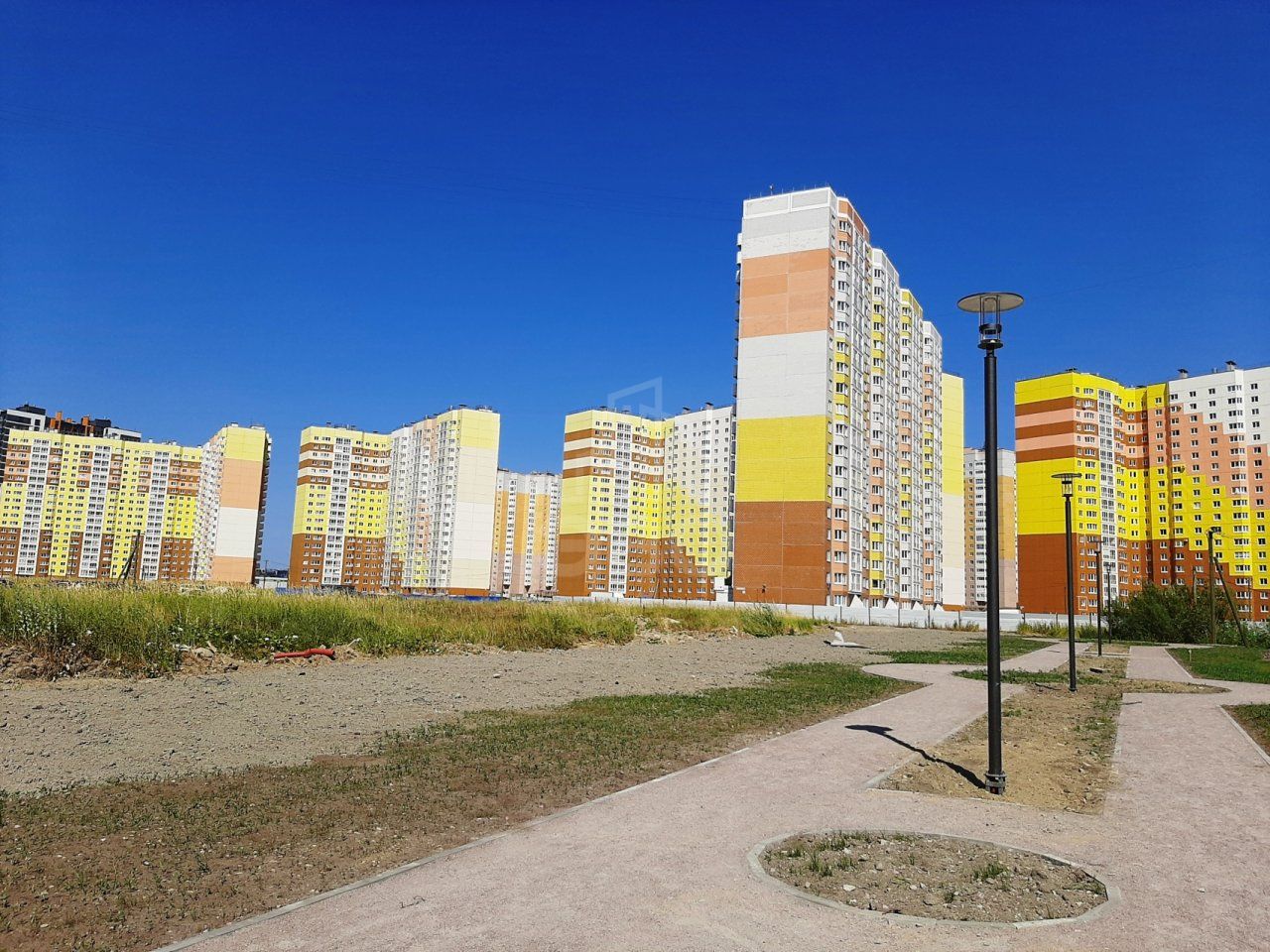 трехкомнатная квартира в Санкт-Петербурге по адресу: Королева проспект, 66, к 1