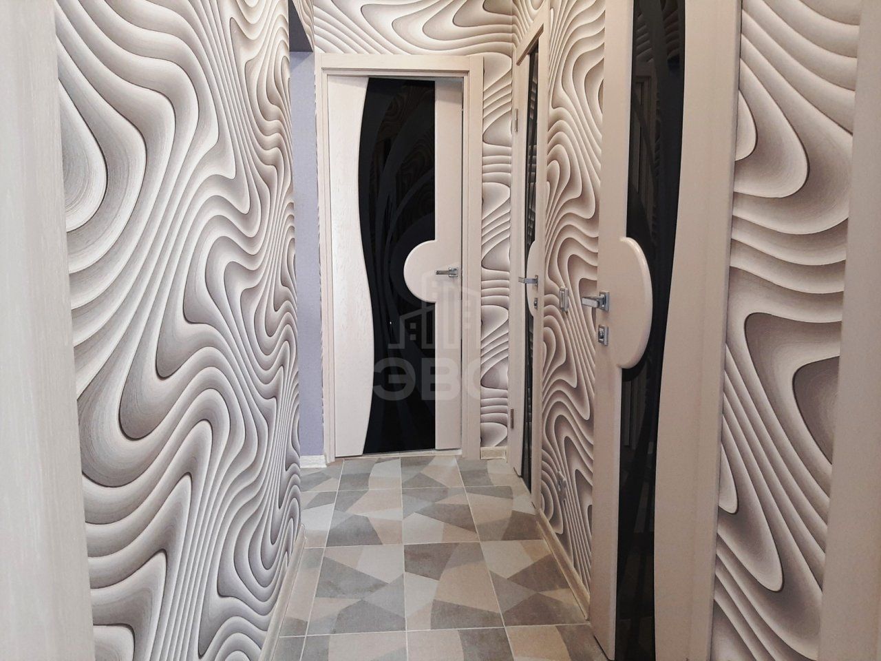 трехкомнатная квартира в Санкт-Петербурге по адресу: Королева проспект, 66, к 1