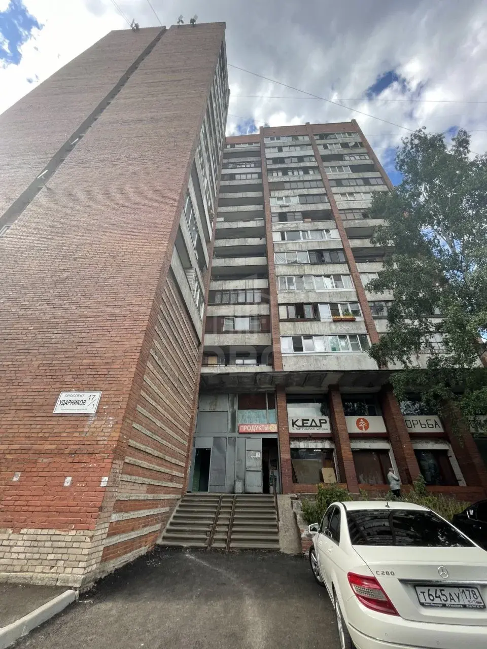 комната в Санкт-Петербурге по адресу: Ударников проспект, 17, к 1