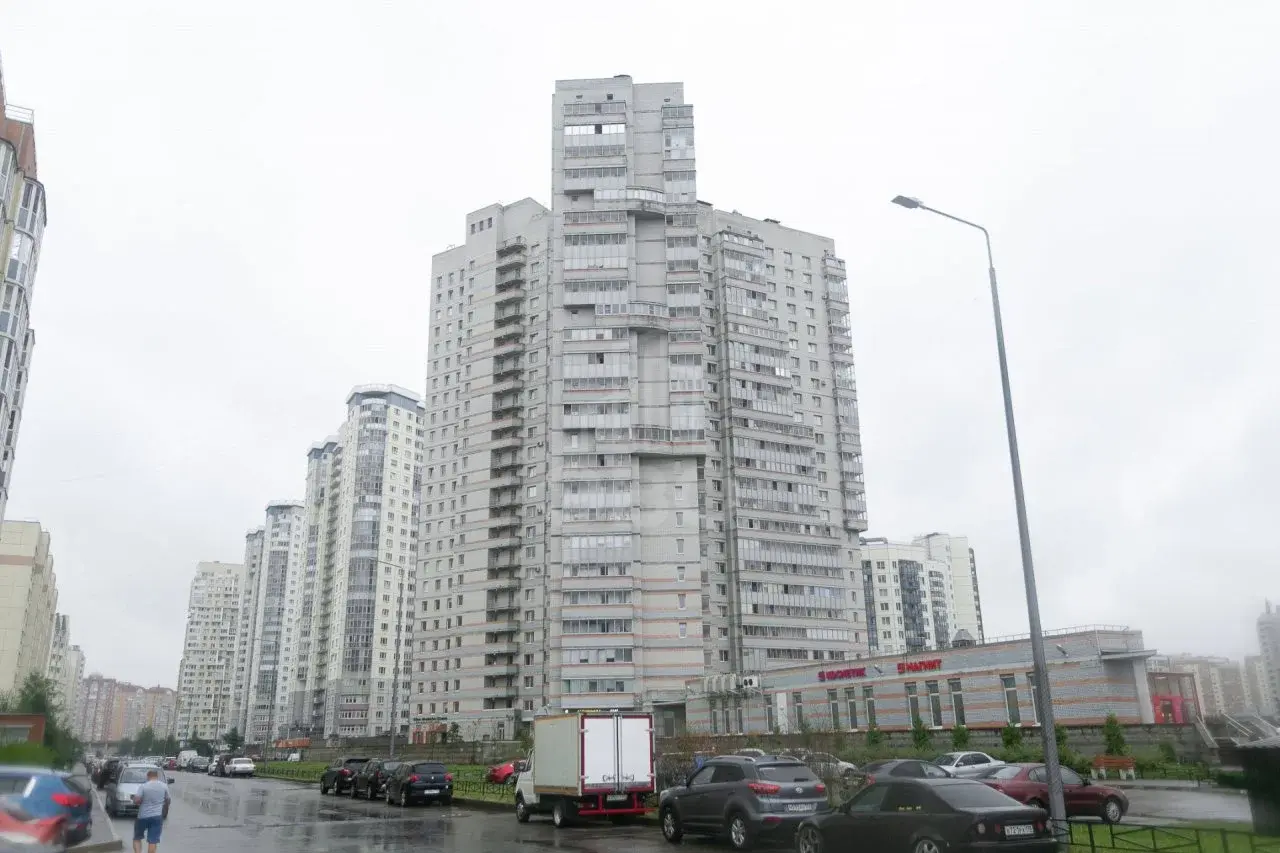 двухкомнатная квартира в Санкт-Петербурге по адресу: Оптиков ул., 47, к 1