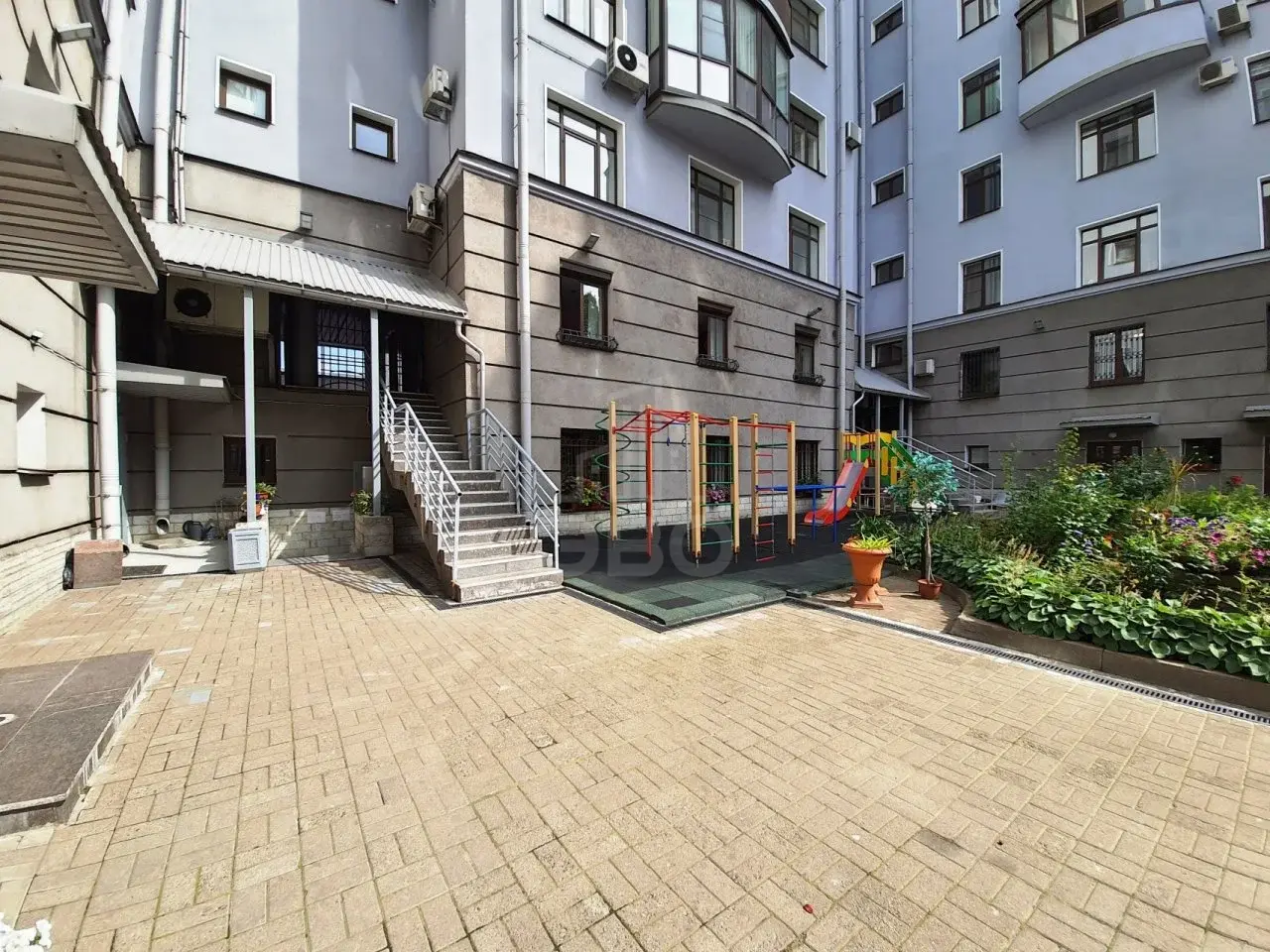 трехкомнатная квартира в Санкт-Петербурге по адресу: 7-я В.О. линия, 34