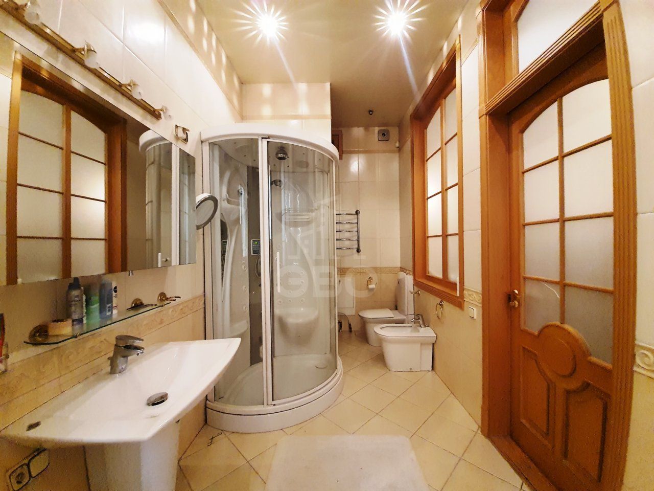 многокомнатная квартира в Санкт-Петербурге по адресу: Жуковского ул., 57