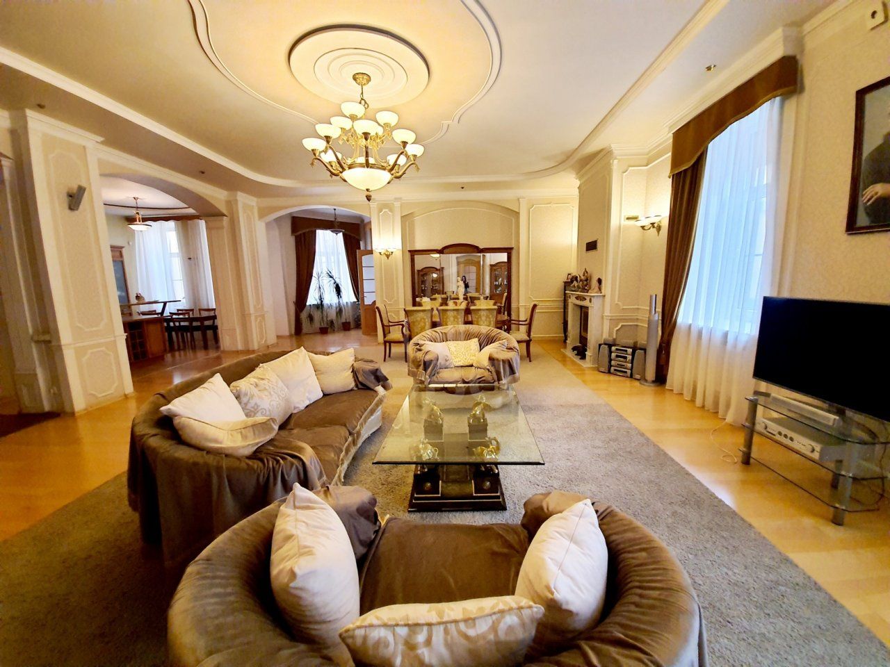 многокомнатная квартира в Санкт-Петербурге по адресу: Жуковского ул., 57