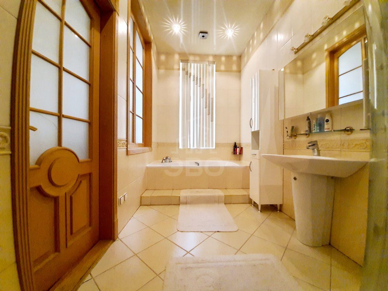 многокомнатная квартира в Санкт-Петербурге по адресу: Жуковского ул., 57