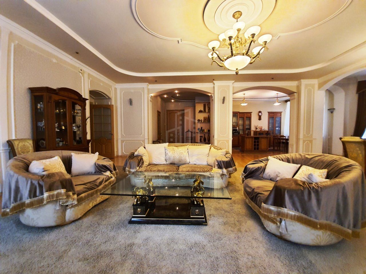 многокомнатная квартира в Санкт-Петербурге по адресу: Жуковского ул., 57