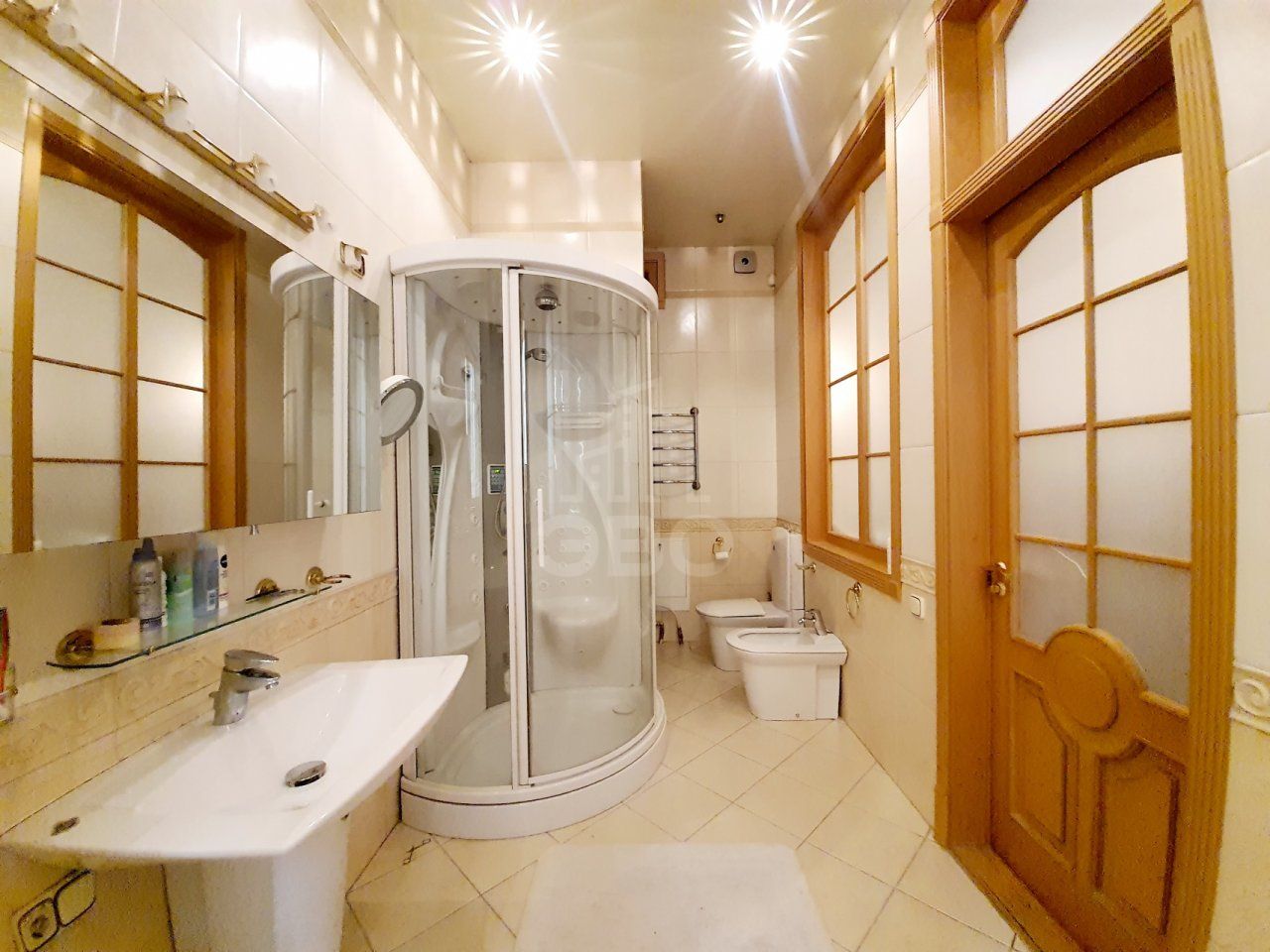 многокомнатная квартира в Санкт-Петербурге по адресу: Жуковского ул., 57