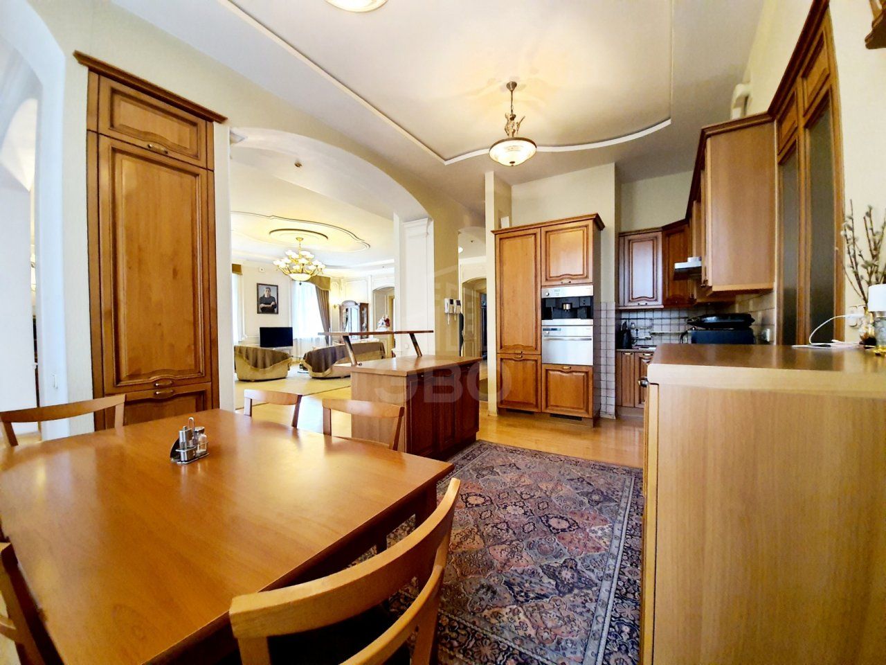 многокомнатная квартира в Санкт-Петербурге по адресу: Жуковского ул., 57