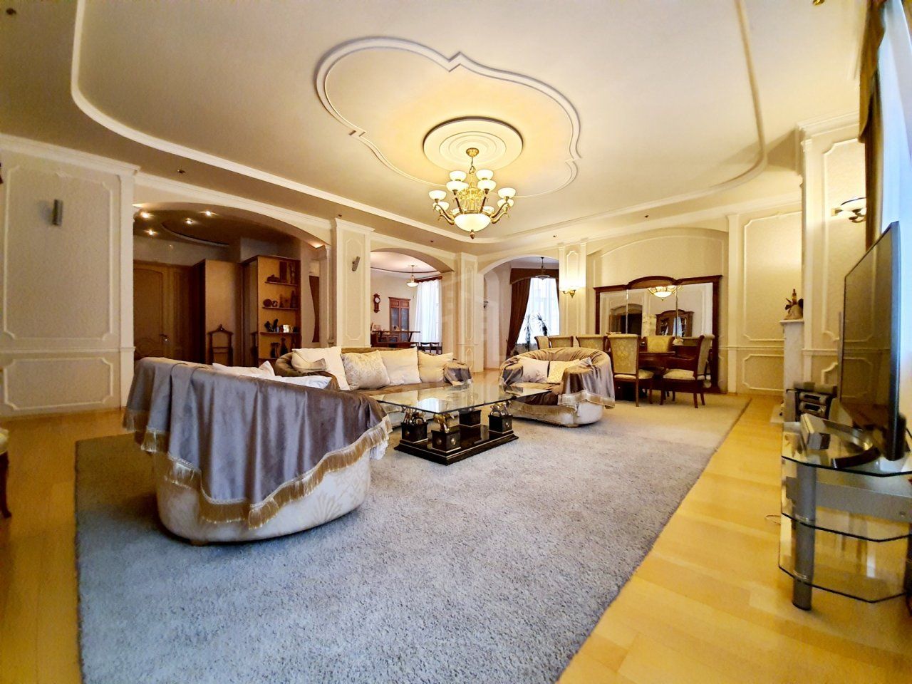 многокомнатная квартира в Санкт-Петербурге по адресу: Жуковского ул., 57