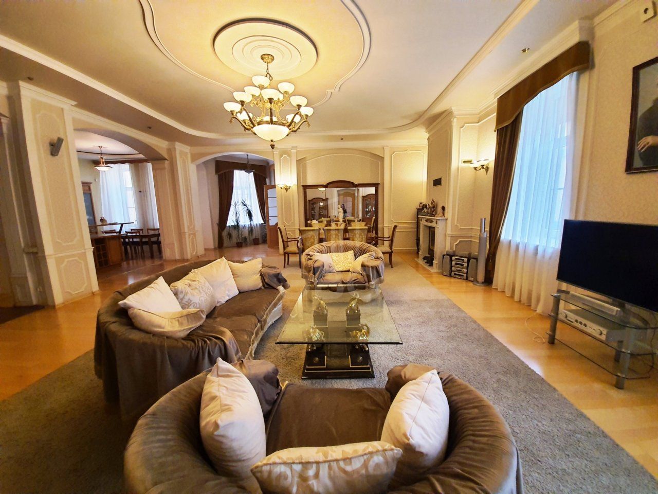 многокомнатная квартира в Санкт-Петербурге по адресу: Жуковского ул., 57