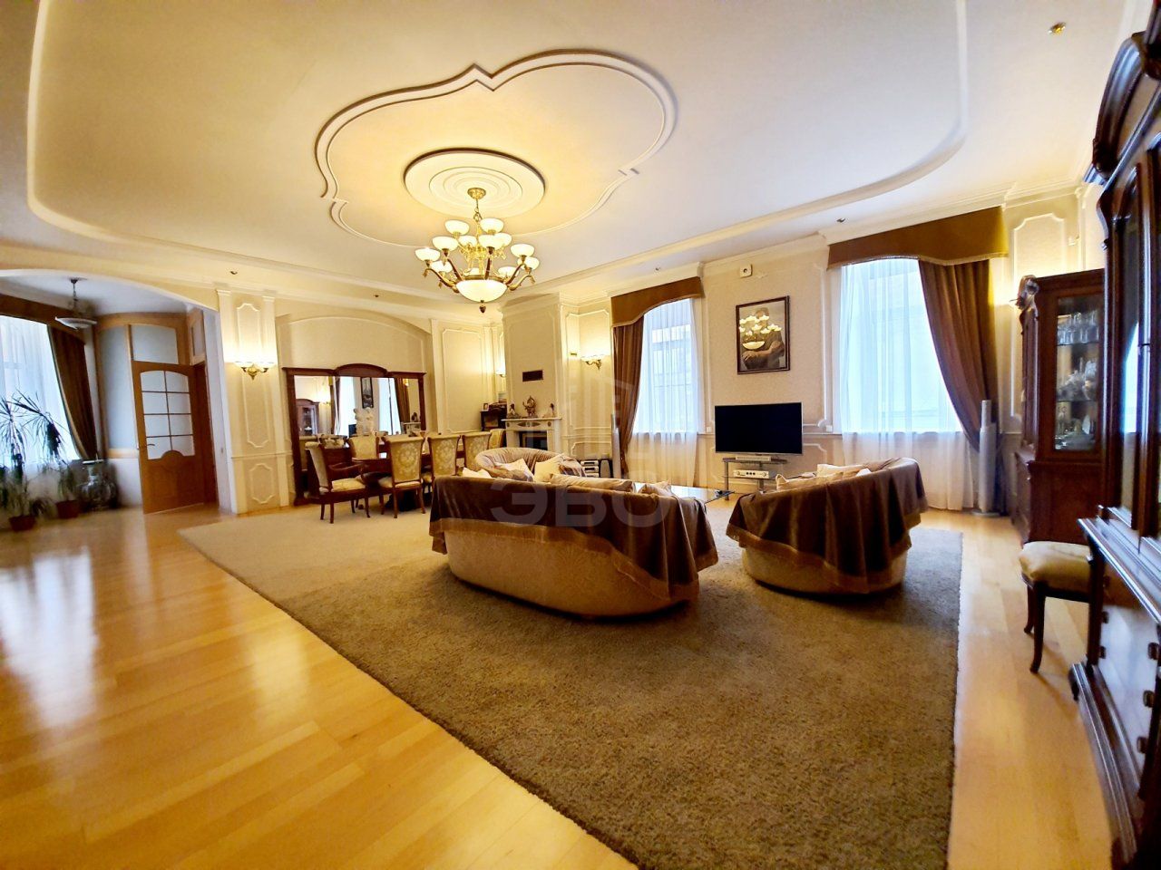 многокомнатная квартира в Санкт-Петербурге по адресу: Жуковского ул., 57