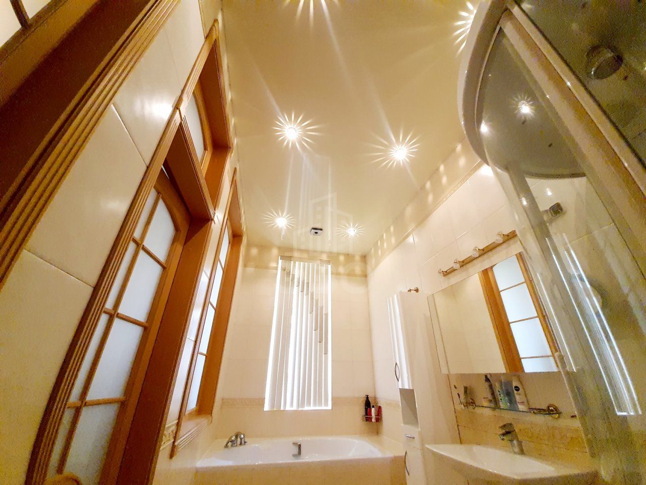 многокомнатная квартира в Санкт-Петербурге по адресу: Жуковского ул., 57