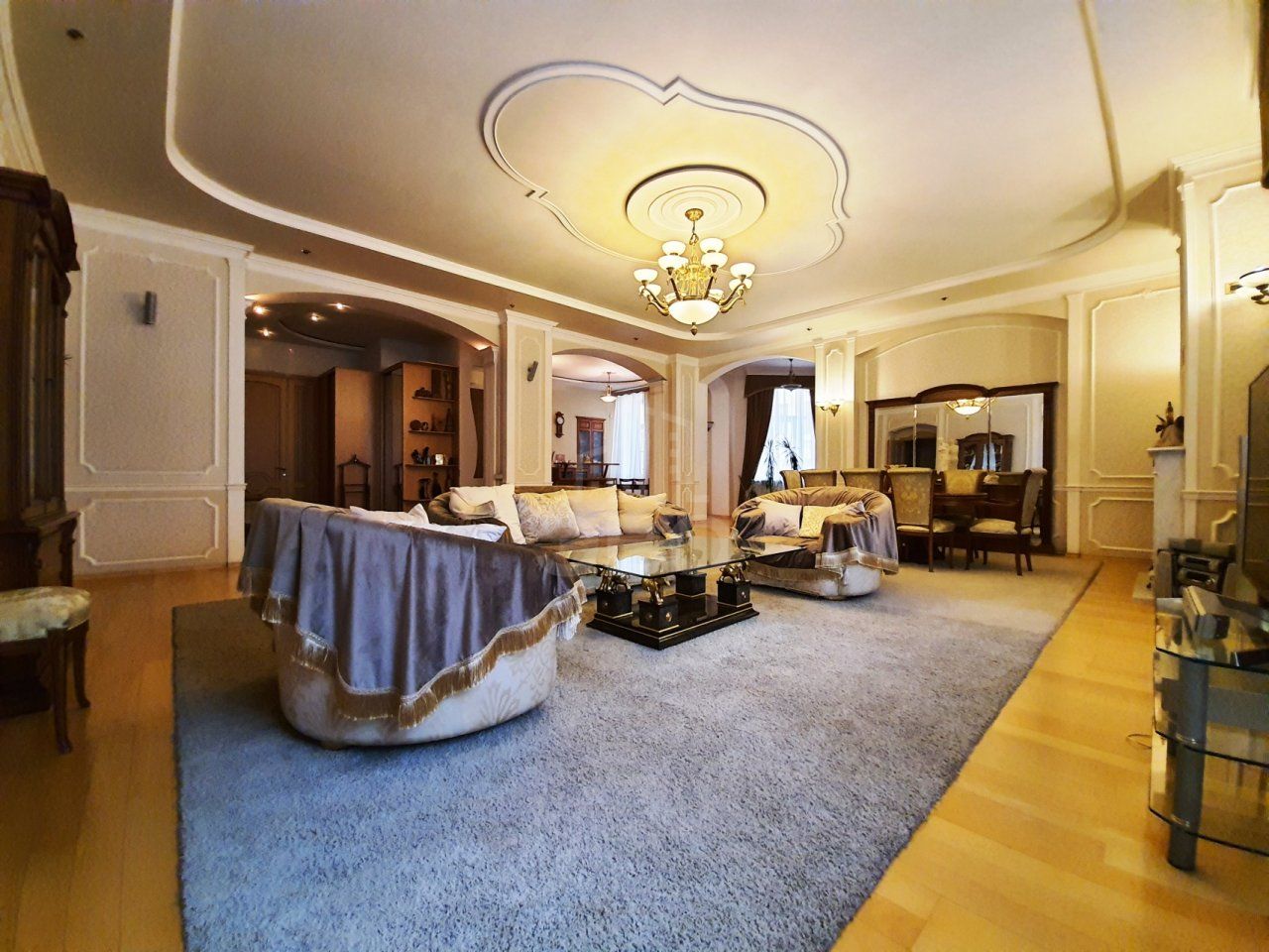 многокомнатная квартира в Санкт-Петербурге по адресу: Жуковского ул., 57