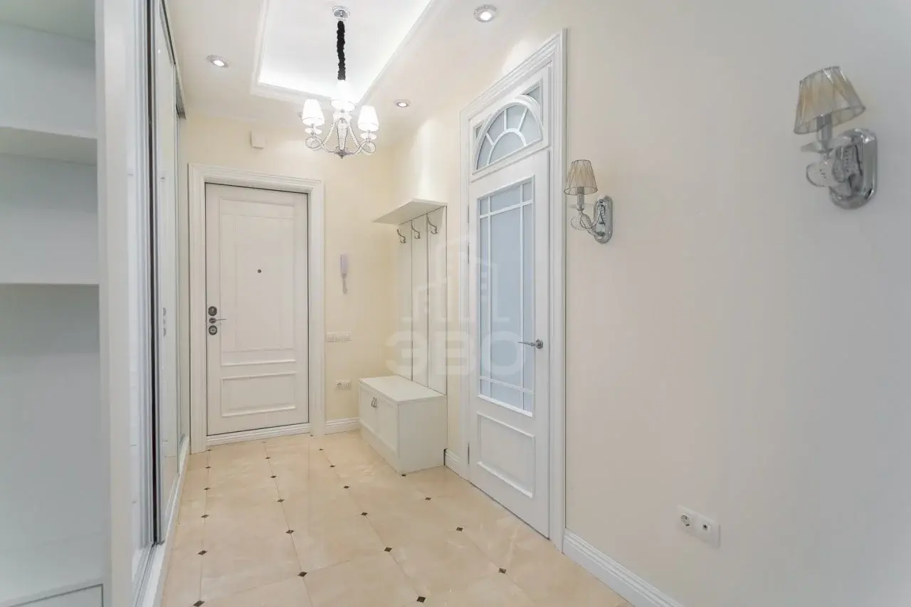 трехкомнатная квартира в Санкт-Петербурге по адресу: Парадная ул., 3, к 2