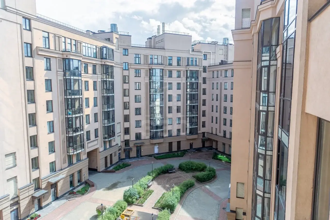 трехкомнатная квартира в Санкт-Петербурге по адресу: Парадная ул., 3, к 2
