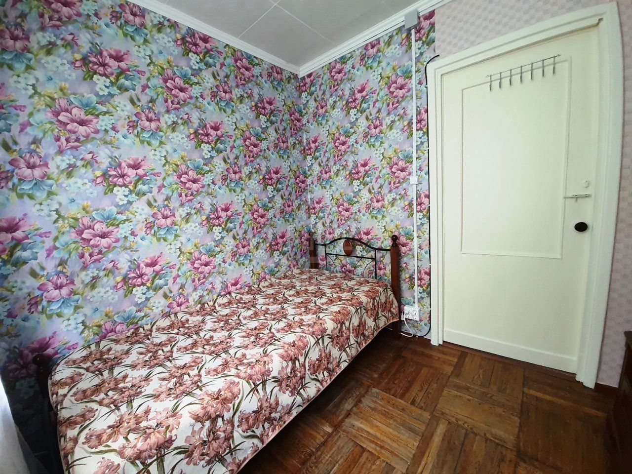 трехкомнатная квартира в Санкт-Петербурге по адресу: Червонного Казачества ул., 22