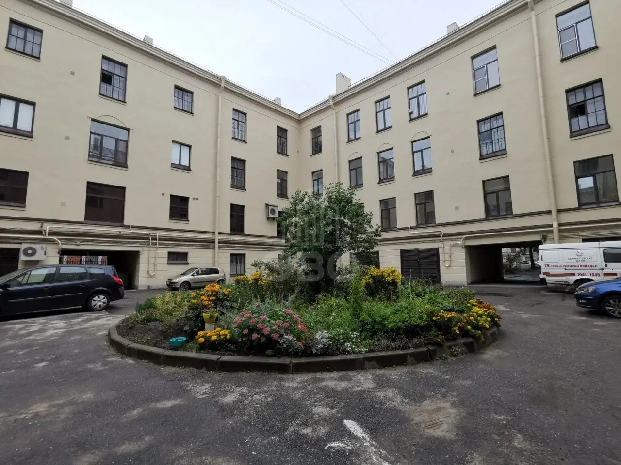 трехкомнатная квартира в Санкт-Петербурге по адресу: Конногвардейский б-р., 6
