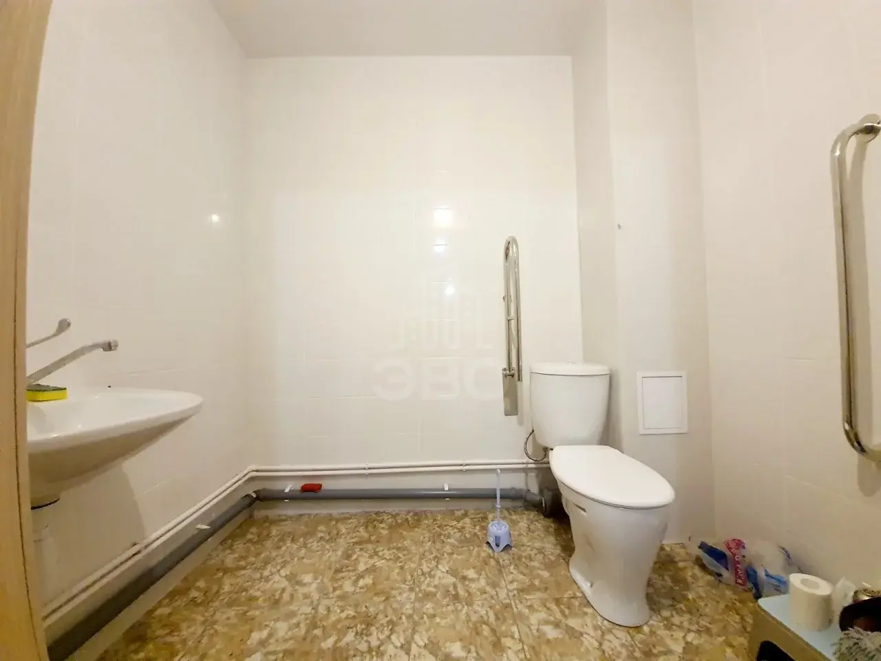 трехкомнатная квартира в Санкт-Петербурге по адресу: Валдайская ул., 4, к 2