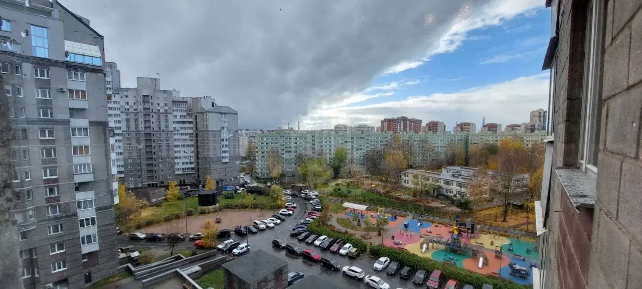 трехкомнатная квартира в Санкт-Петербурге по адресу: Поликарпова аллея, 2
