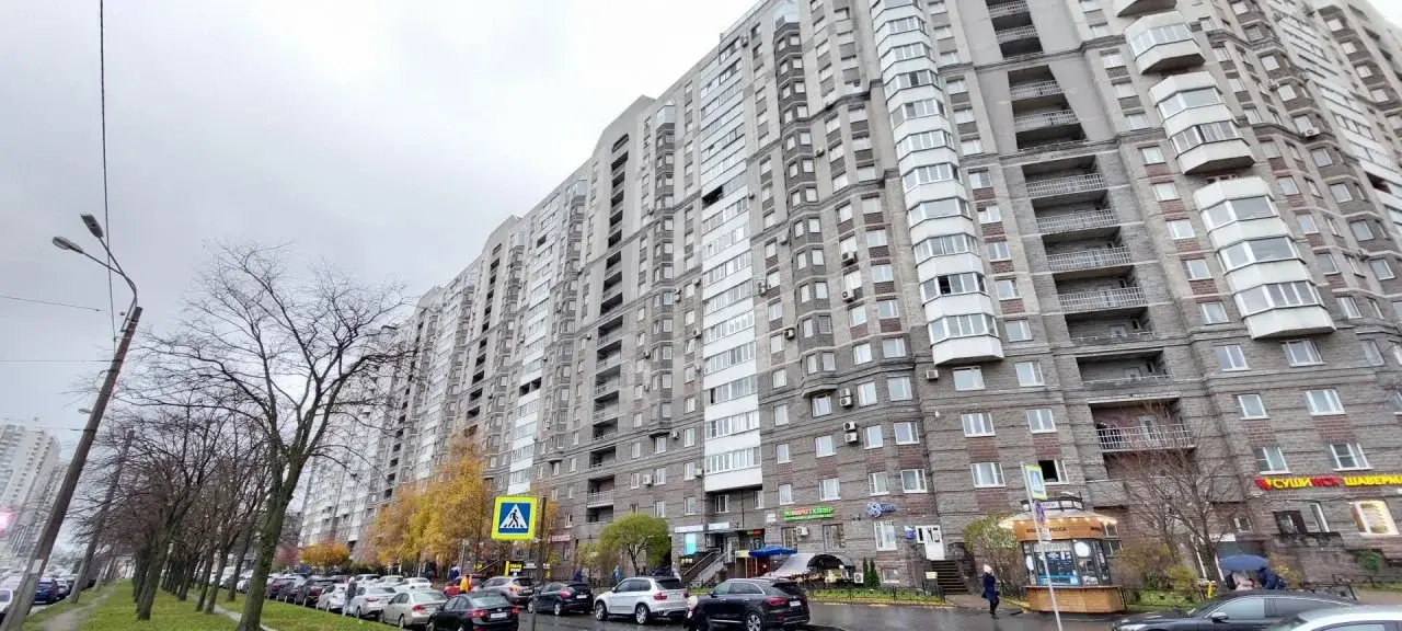 трехкомнатная квартира в Санкт-Петербурге по адресу: Поликарпова аллея, 2