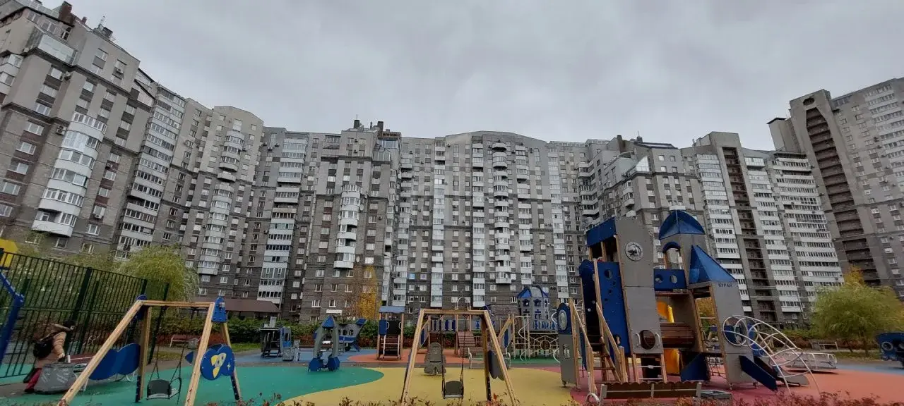 трехкомнатная квартира в Санкт-Петербурге по адресу: Поликарпова аллея, 2