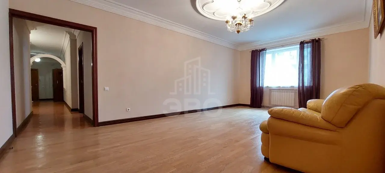 трехкомнатная квартира в Санкт-Петербурге по адресу: Поликарпова аллея, 2
