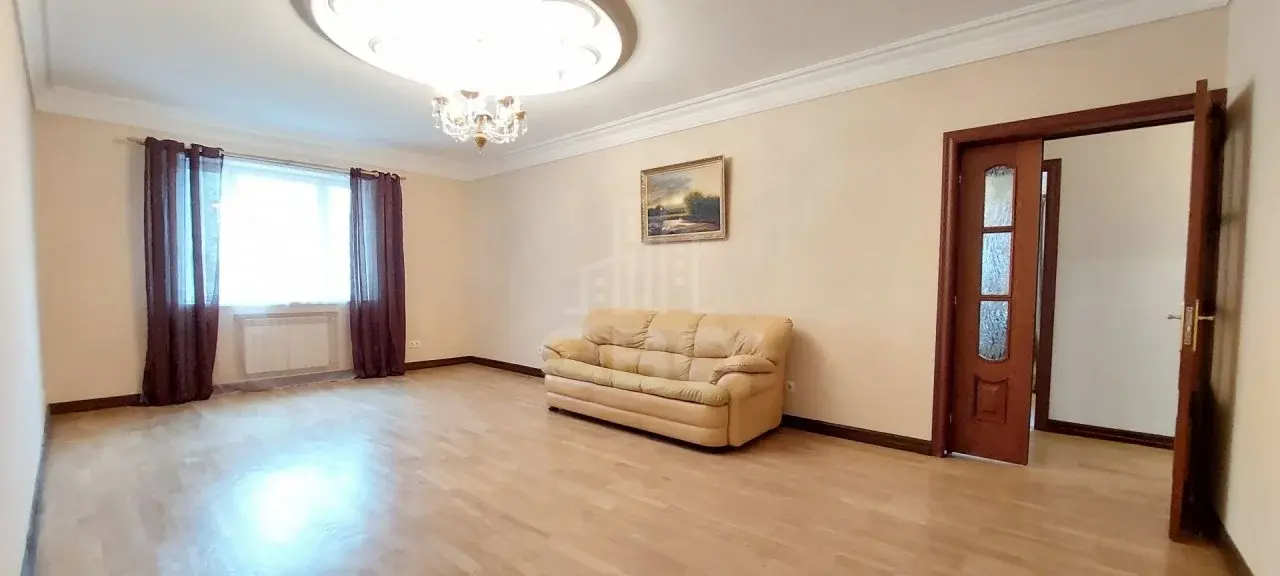 трехкомнатная квартира в Санкт-Петербурге по адресу: Поликарпова аллея, 2