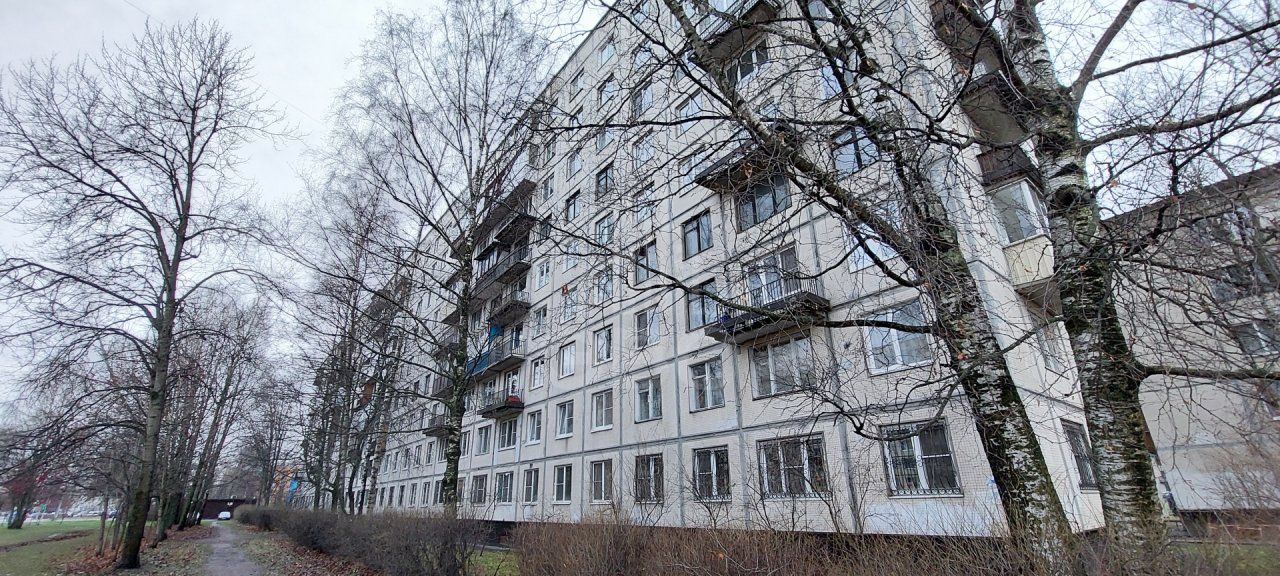 трехкомнатная квартира в Санкт-Петербурге по адресу: Ушинского ул., 18