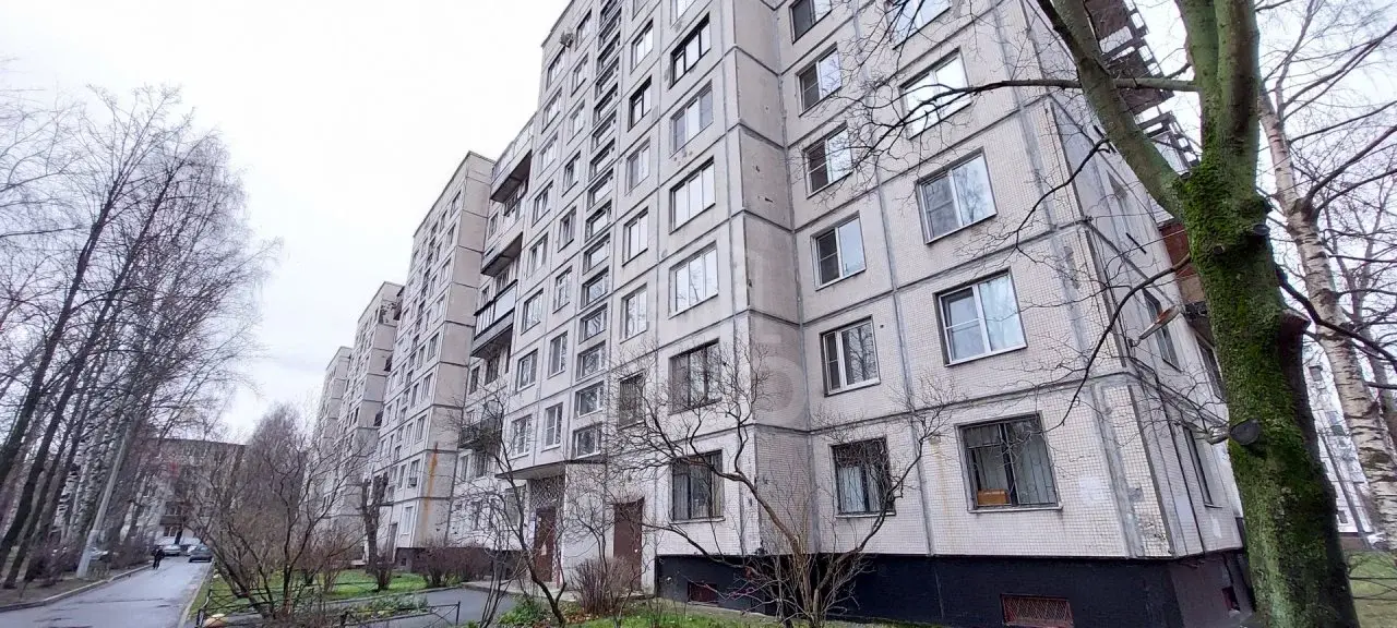 трехкомнатная квартира в Санкт-Петербурге по адресу: Ушинского ул., 18