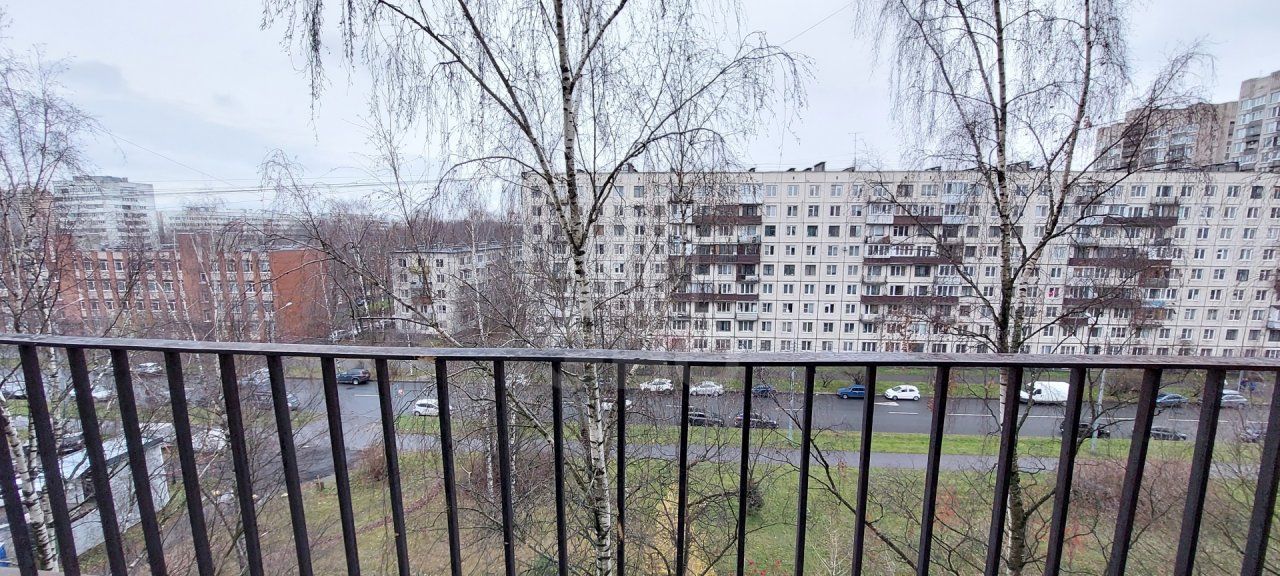 трехкомнатная квартира в Санкт-Петербурге по адресу: Ушинского ул., 18